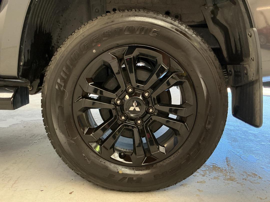 Photo '11' of Mitsubishi Triton