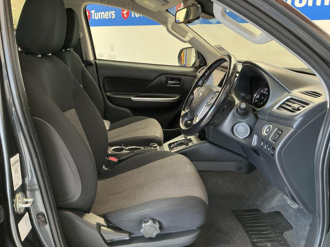 Photo '16' of Mitsubishi Triton