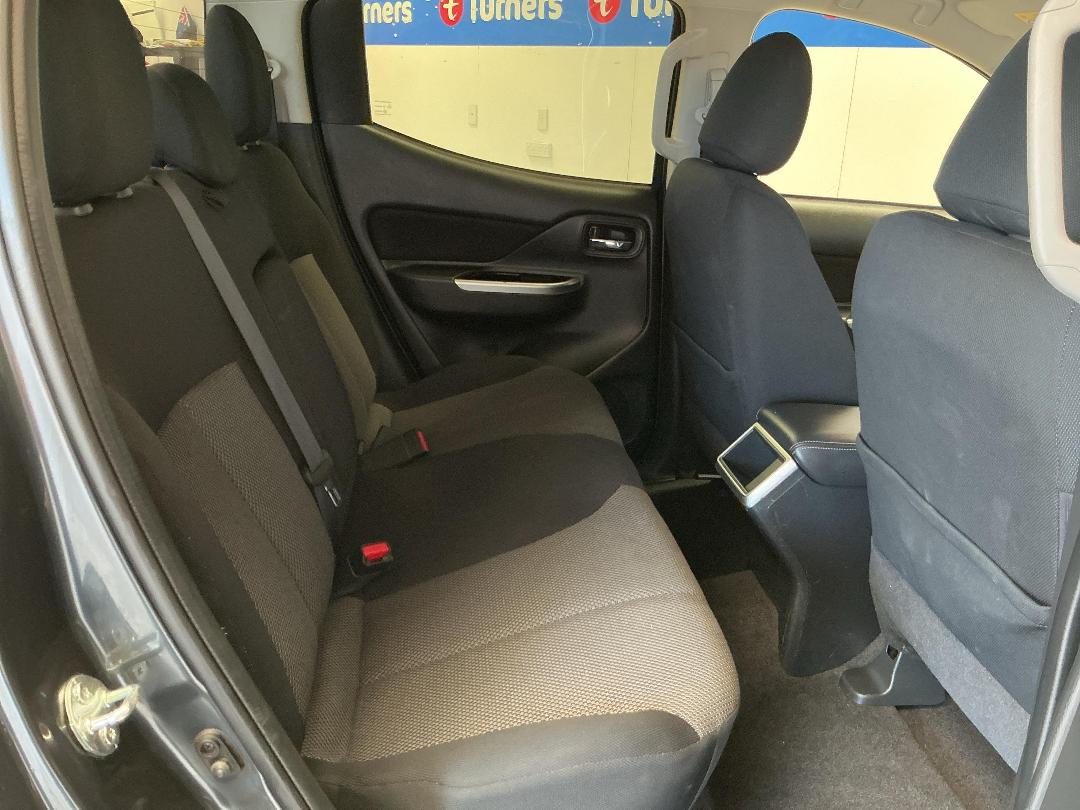 Photo '20' of Mitsubishi Triton