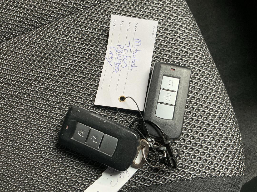 Photo '22' of Mitsubishi Triton