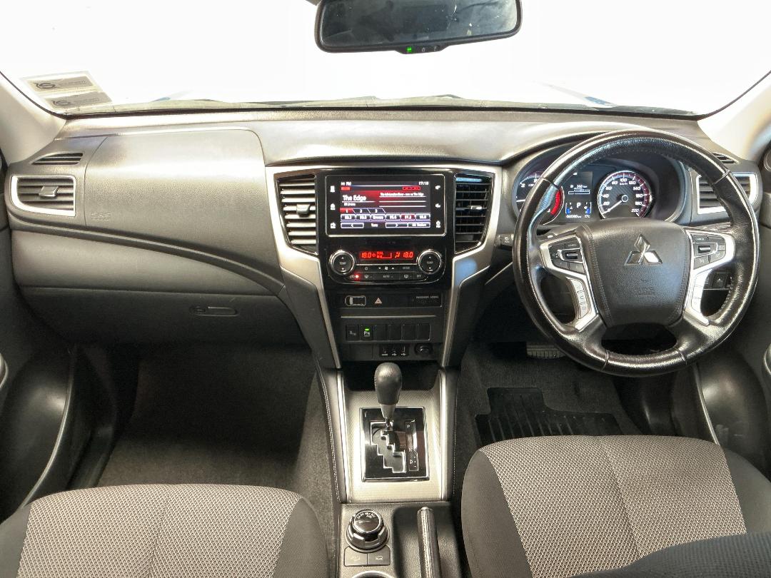 Photo '17' of Mitsubishi Triton