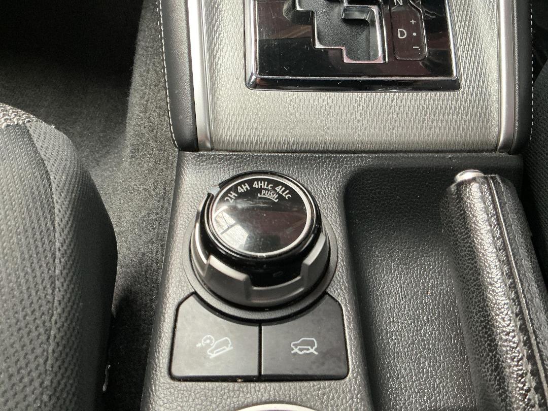 Photo '24' of Mitsubishi Triton