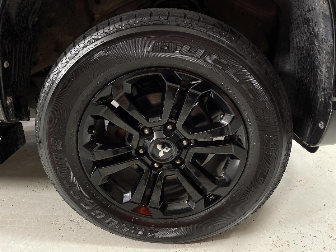 Photo '9' of Mitsubishi Triton