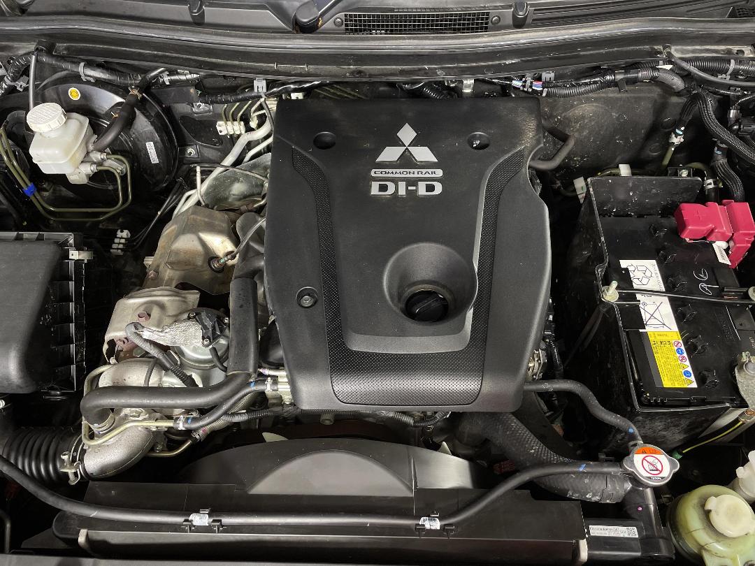 Photo '13' of Mitsubishi Triton