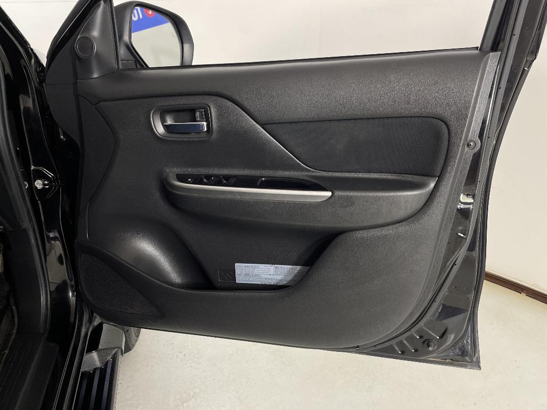 Photo '15' of Mitsubishi Triton