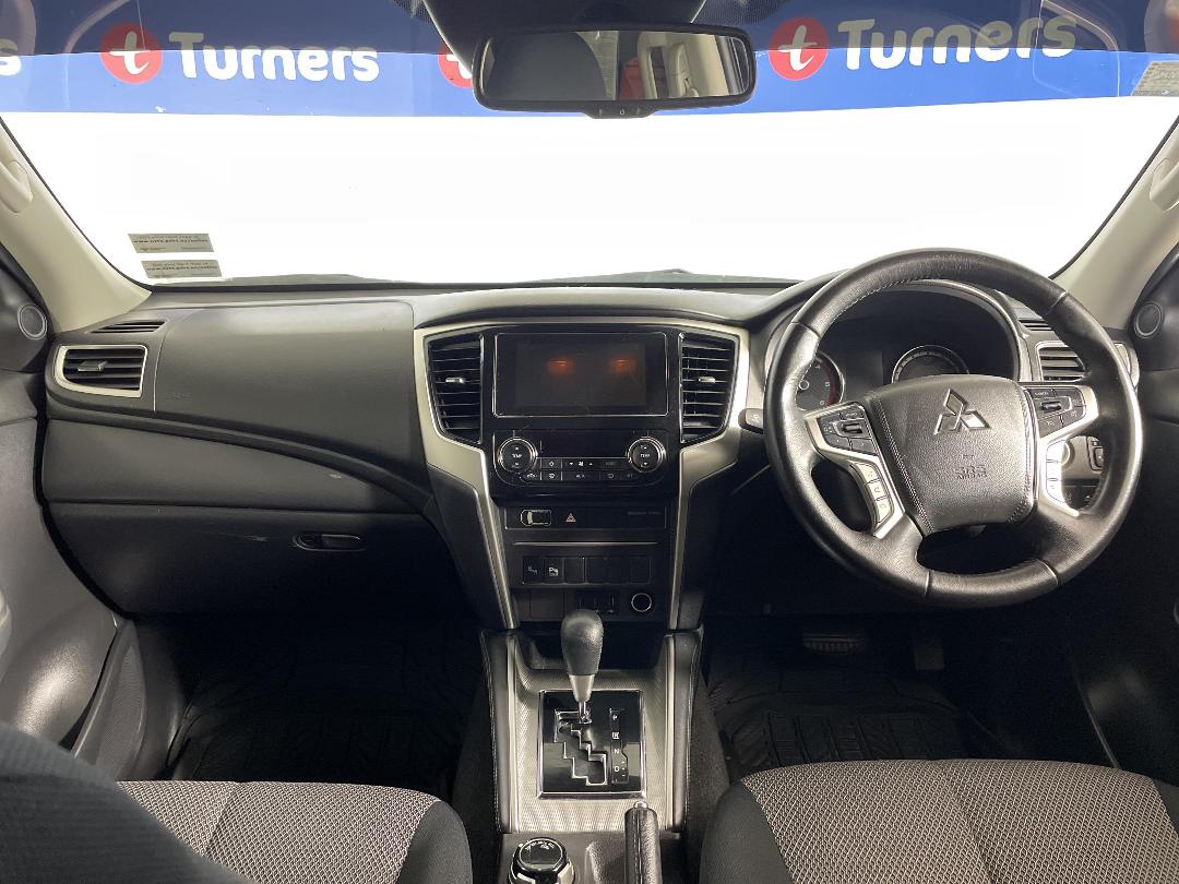 Photo '17' of Mitsubishi Triton