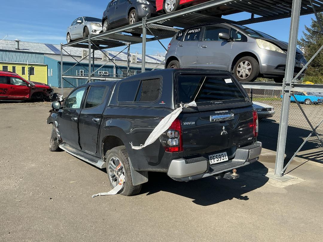 Photo '4' of Mitsubishi Triton DC VRX 4WD 6AT