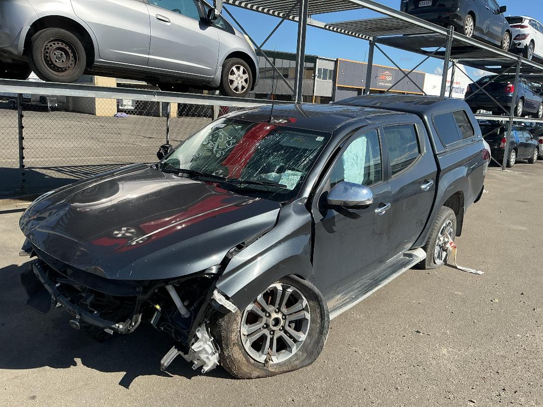 Photo '3' of Mitsubishi Triton DC VRX 4WD 6AT