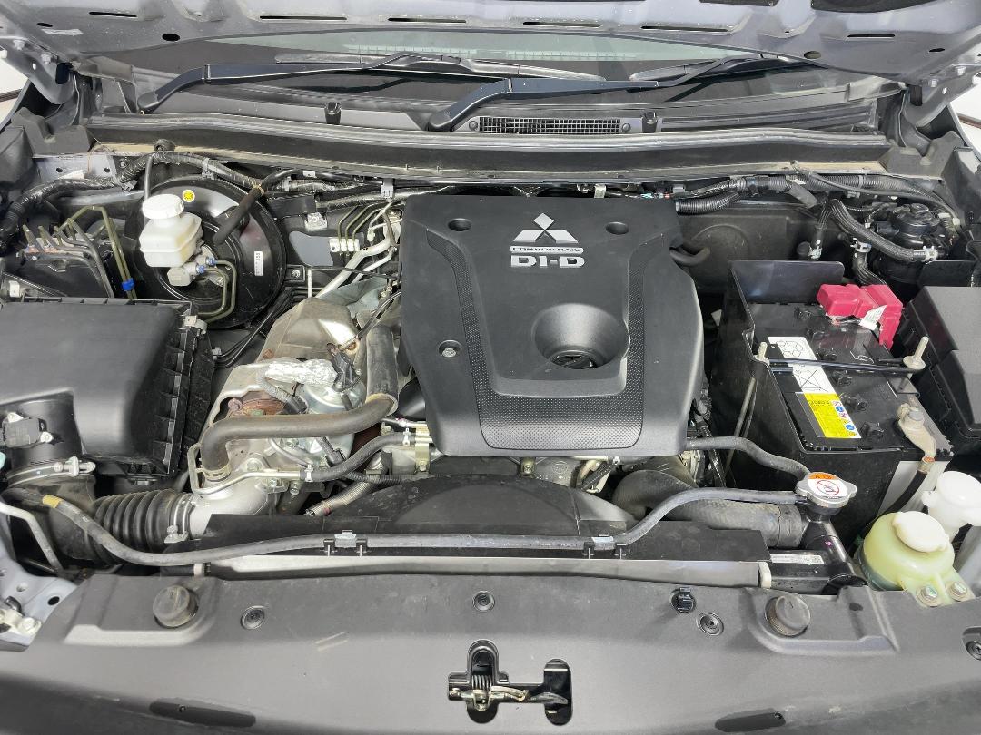 Photo '13' of Mitsubishi Triton