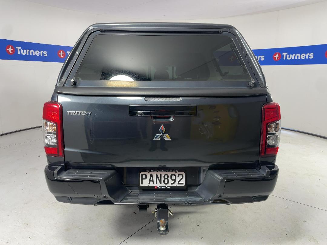 Photo '6' of Mitsubishi Triton