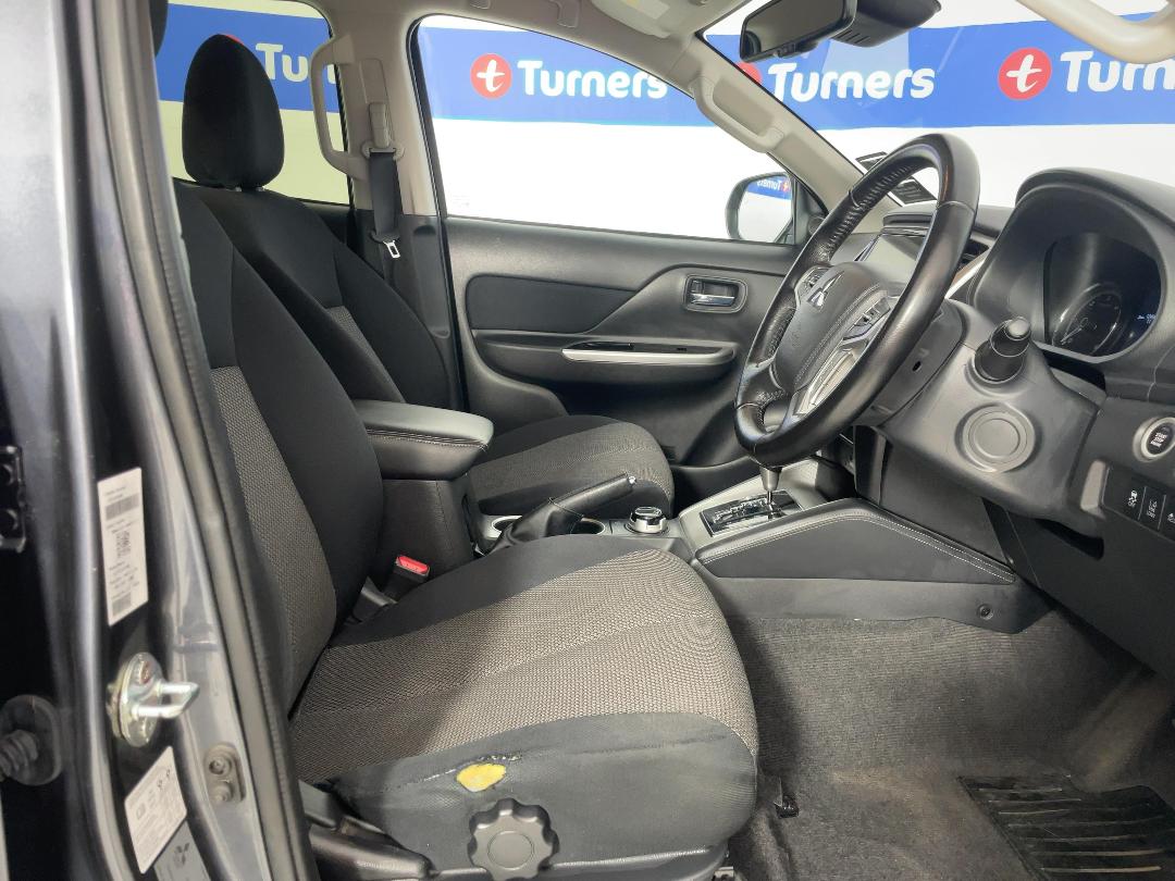 Photo '16' of Mitsubishi Triton