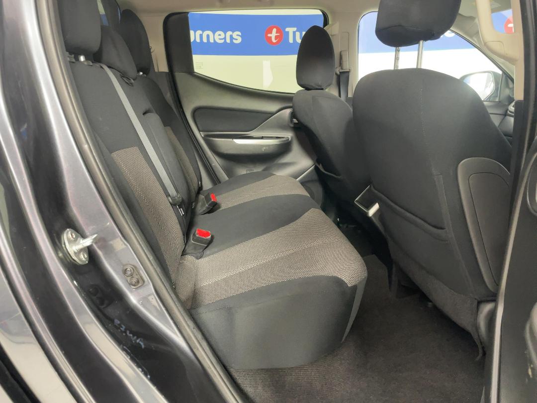 Photo '20' of Mitsubishi Triton