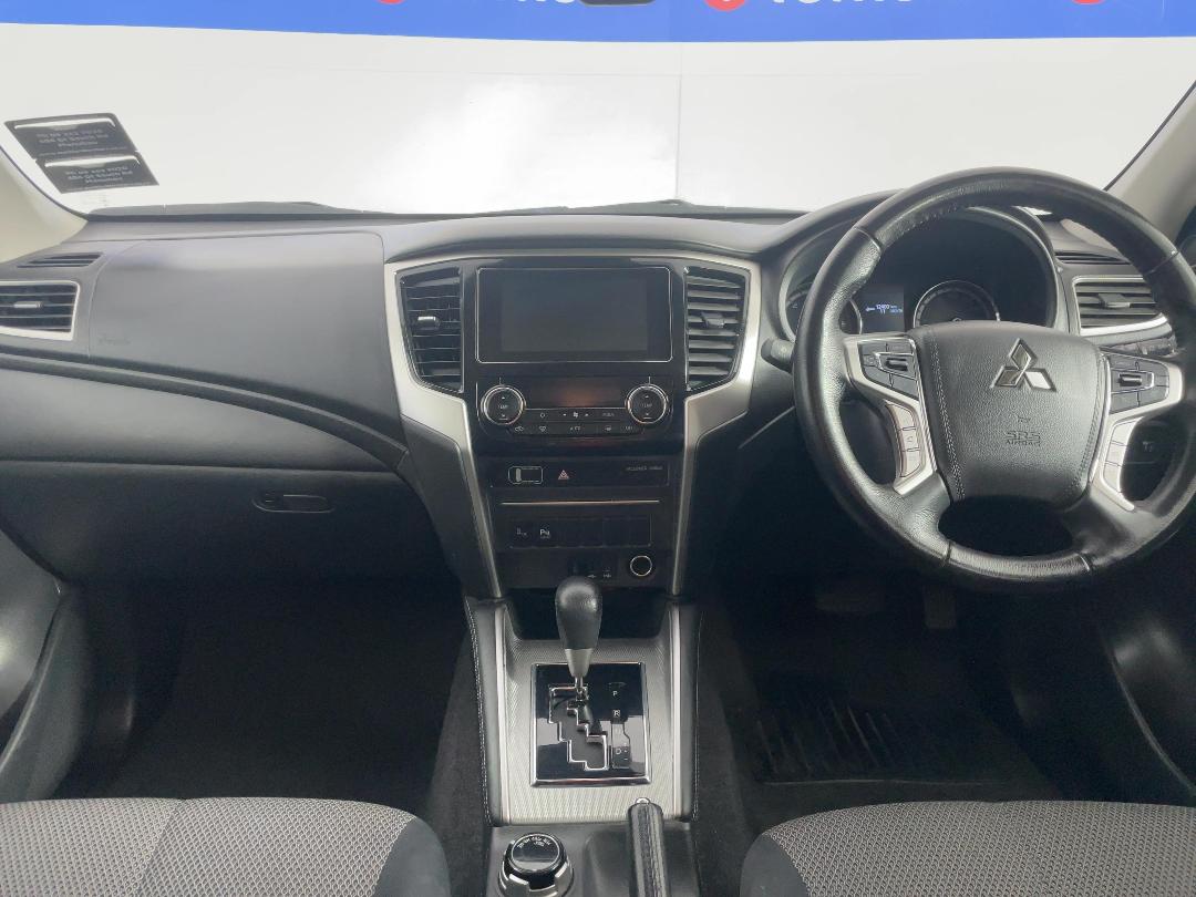 Photo '17' of Mitsubishi Triton