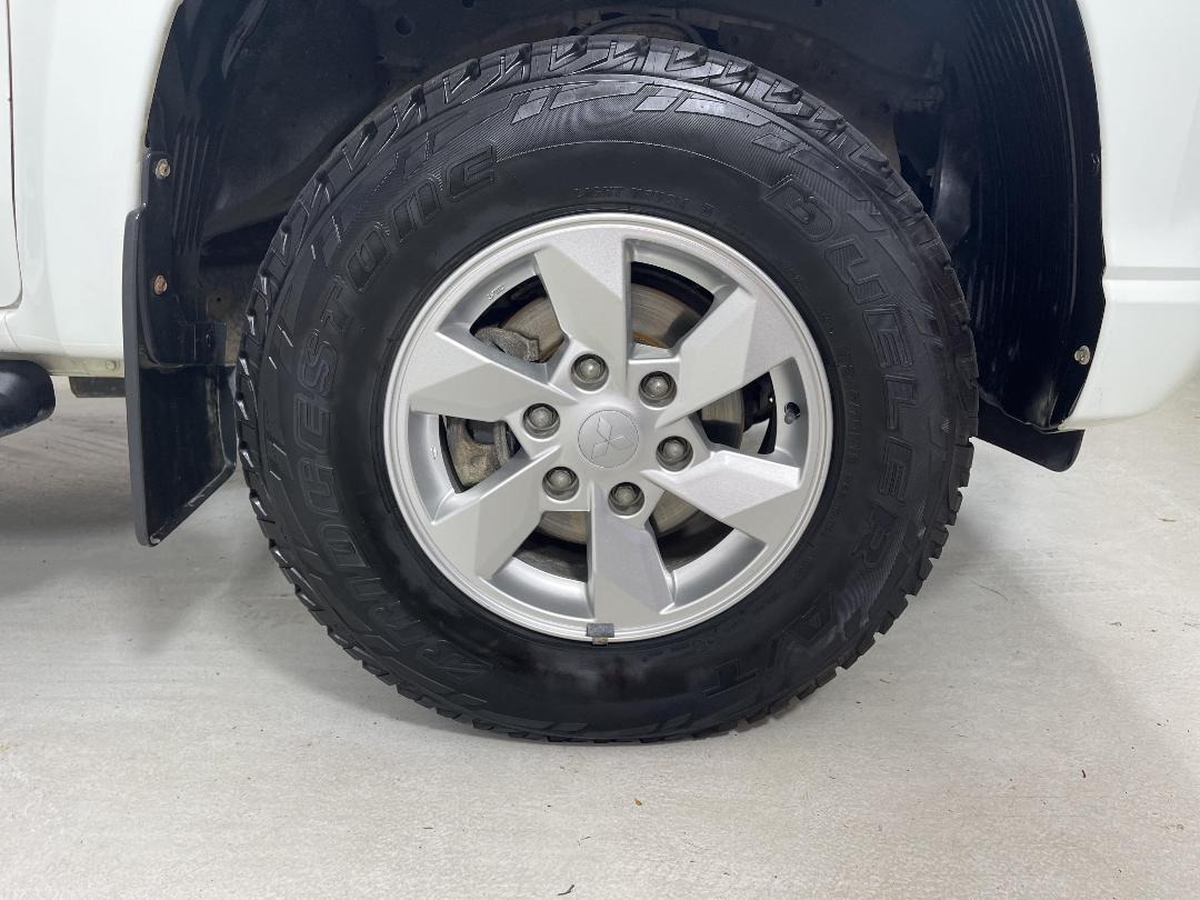 Photo '9' of Mitsubishi Triton