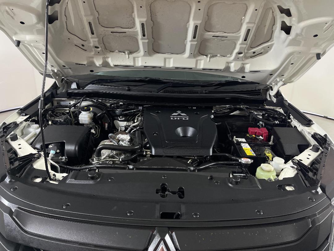 Photo '13' of Mitsubishi Triton