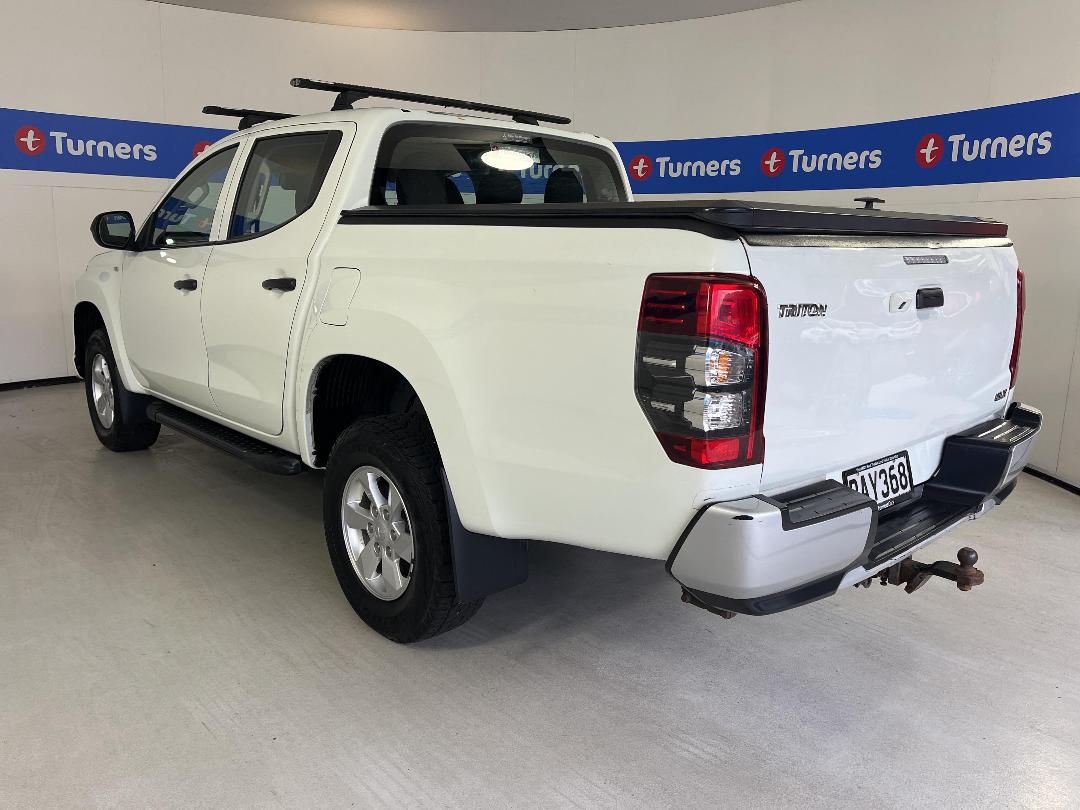 Photo '5' of Mitsubishi Triton