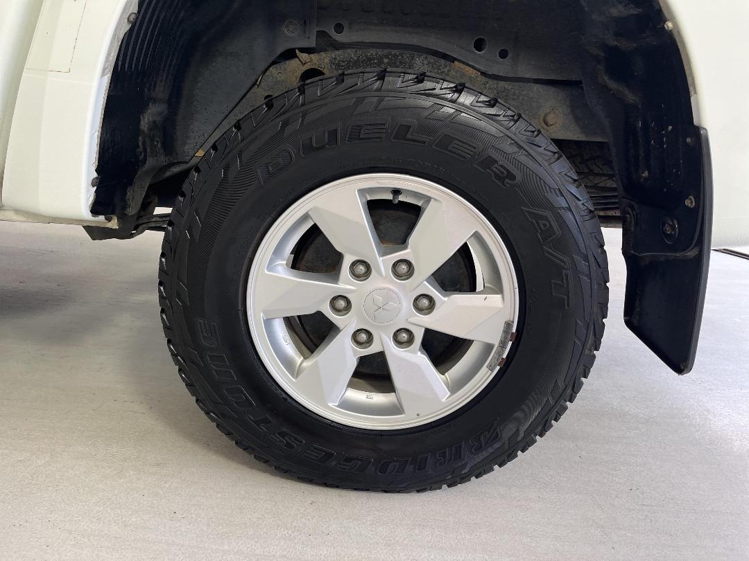 Photo '11' of Mitsubishi Triton