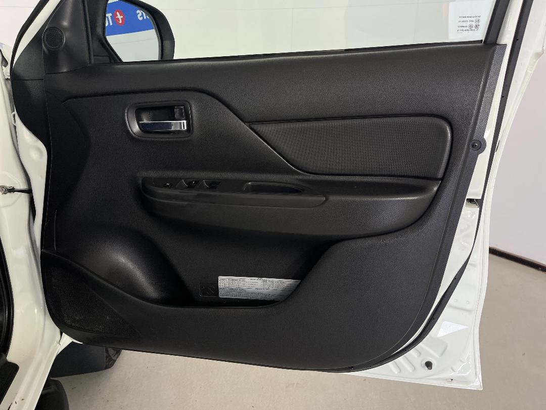 Photo '15' of Mitsubishi Triton