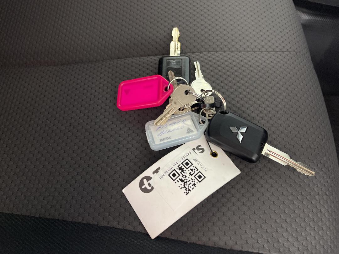 Photo '22' of Mitsubishi Triton