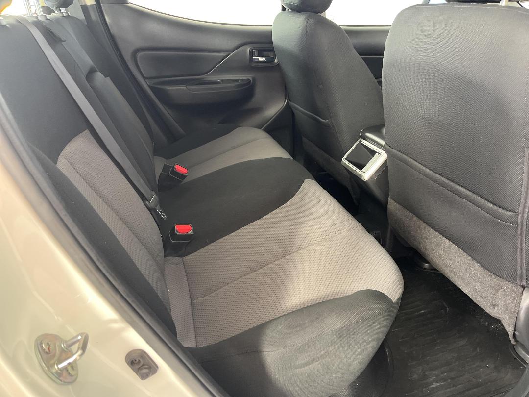 Photo '20' of Mitsubishi Triton