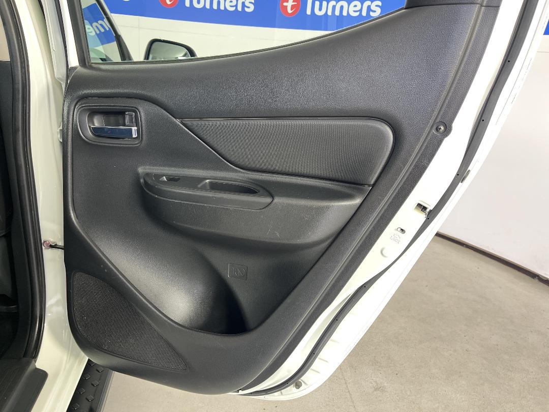 Photo '19' of Mitsubishi Triton