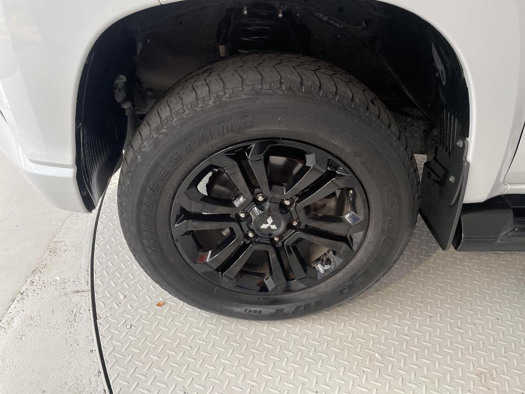 Photo '10' of Mitsubishi Triton