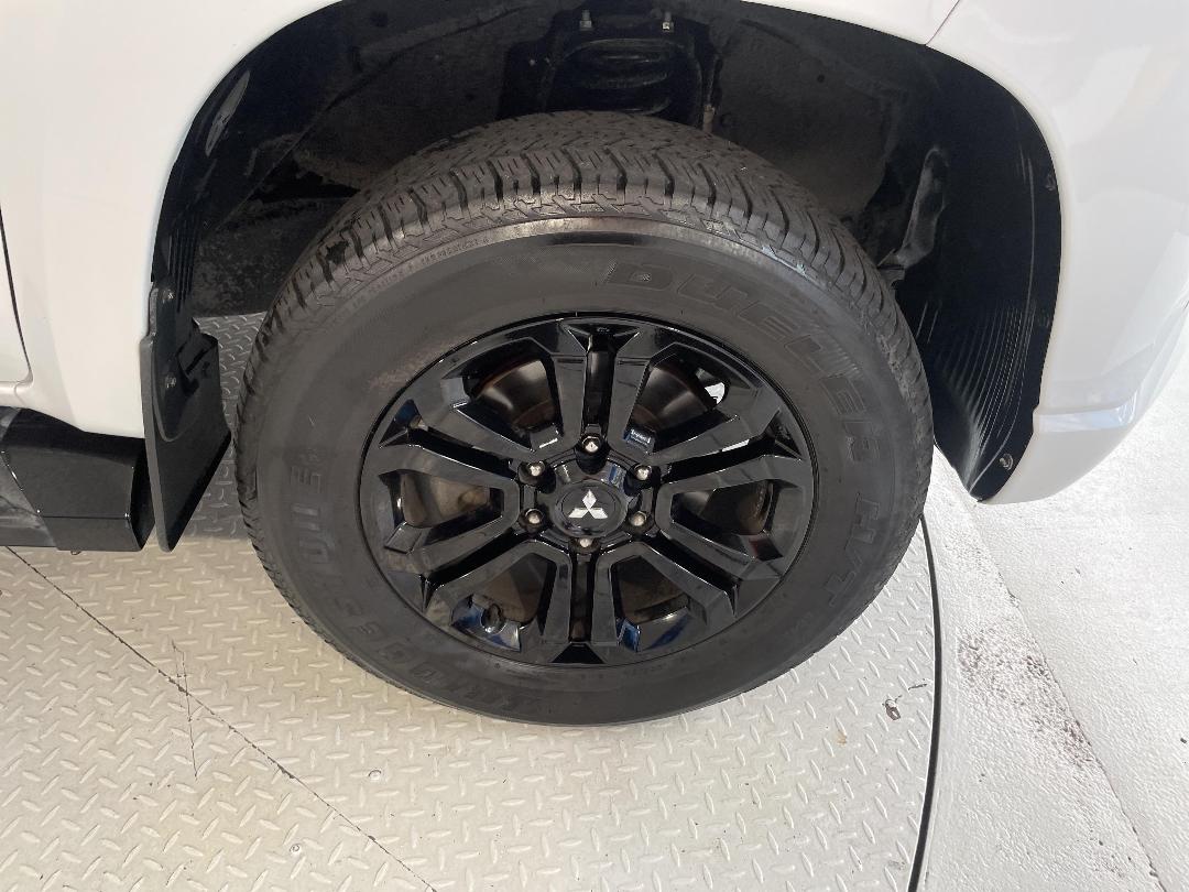 Photo '9' of Mitsubishi Triton