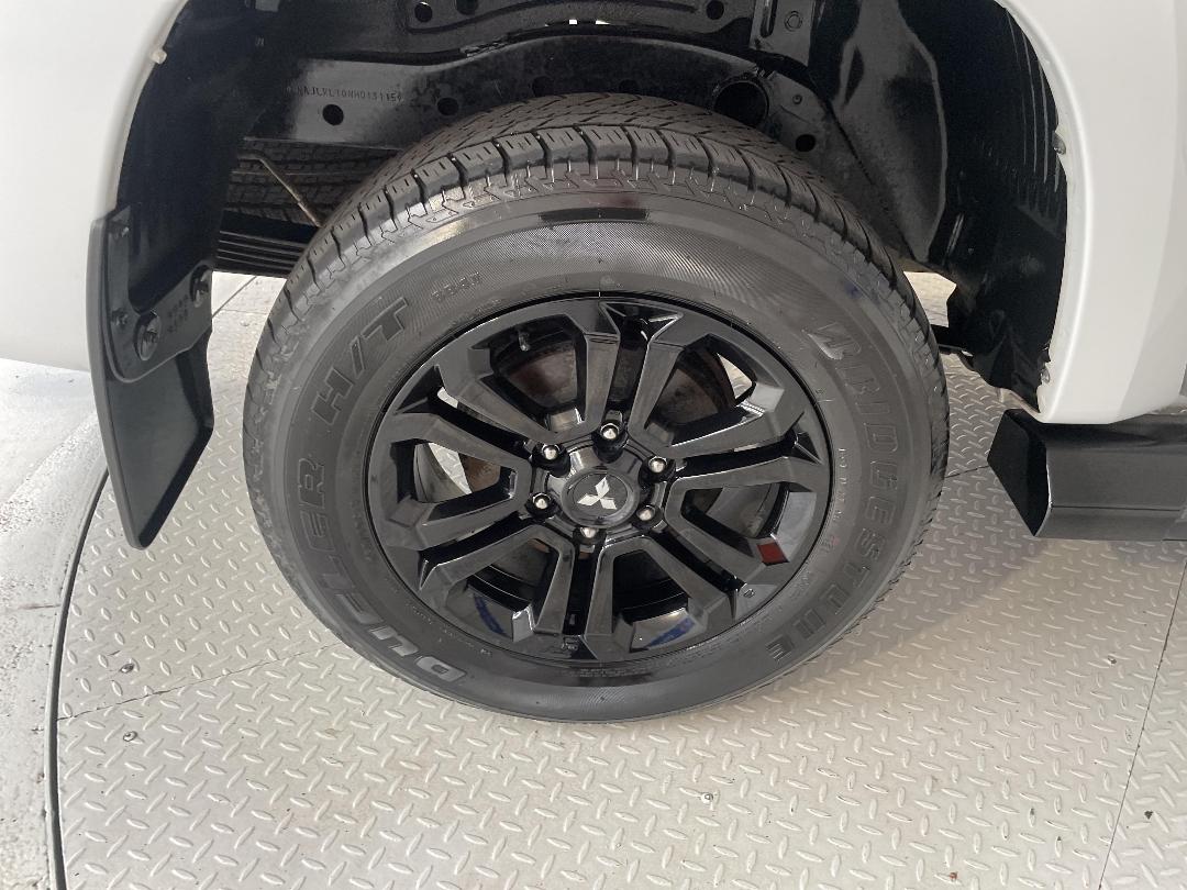 Photo '12' of Mitsubishi Triton