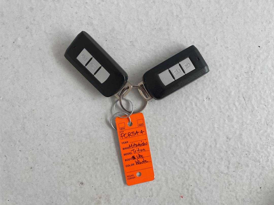 Photo '22' of Mitsubishi Triton