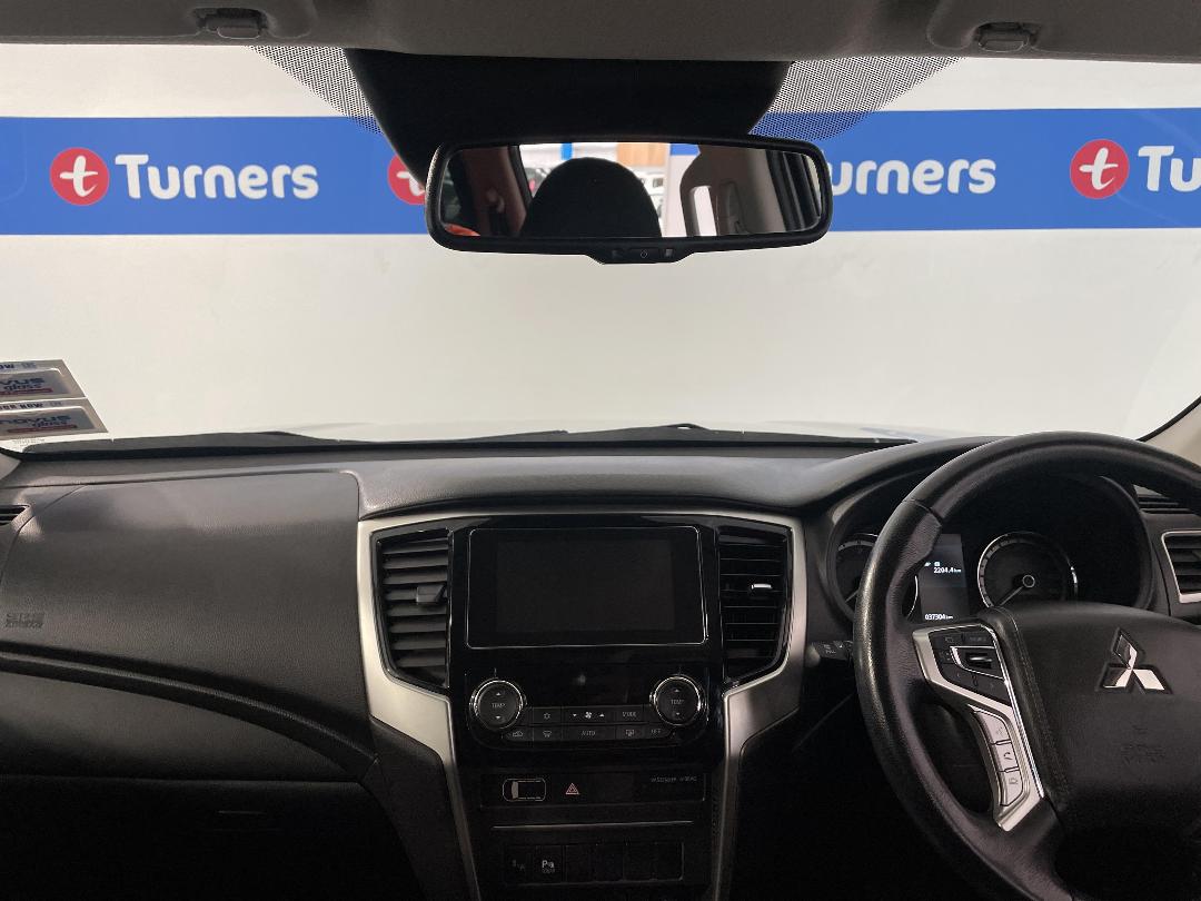 Photo '17' of Mitsubishi Triton