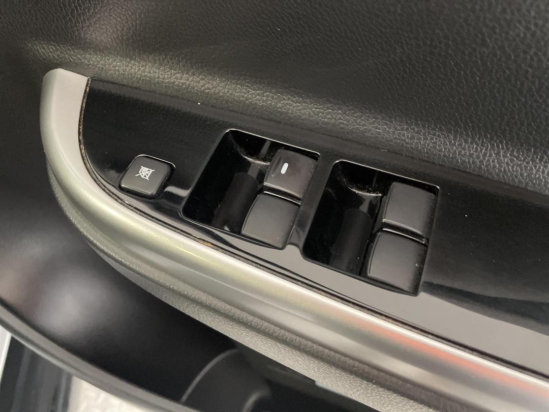 Photo '24' of Mitsubishi Triton