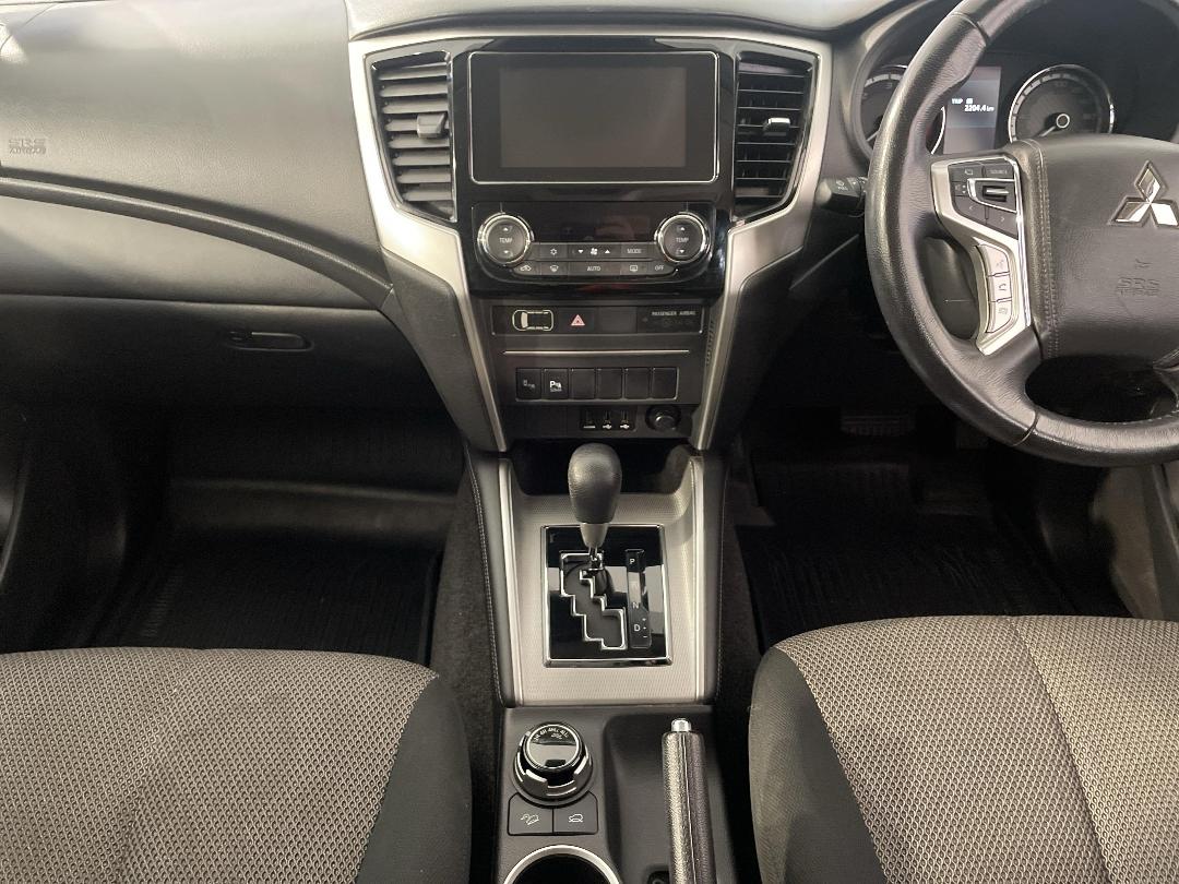 Photo '18' of Mitsubishi Triton