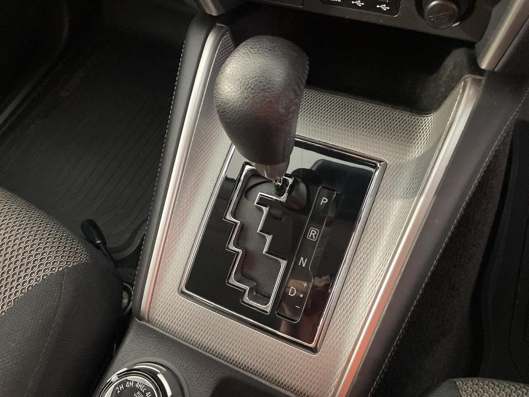 Photo '32' of Mitsubishi Triton