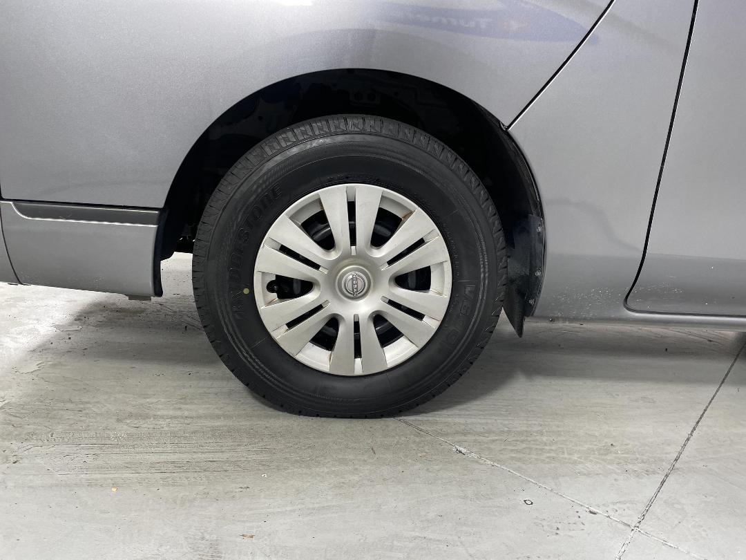 Photo '10' of Nissan Caravan