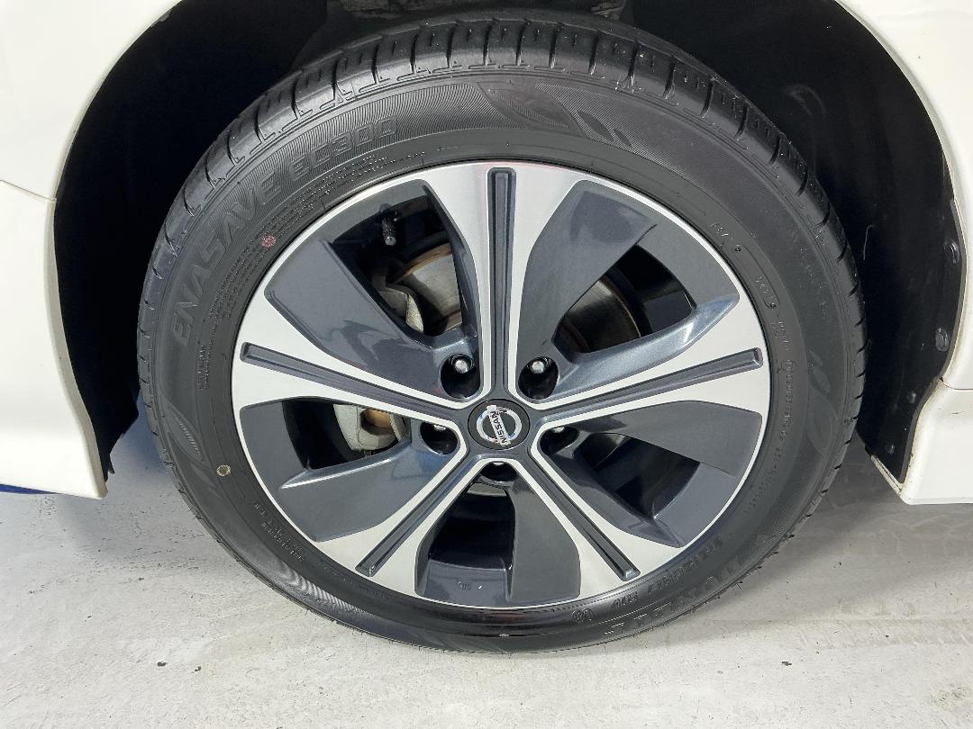 Photo '10' of Nissan Leaf