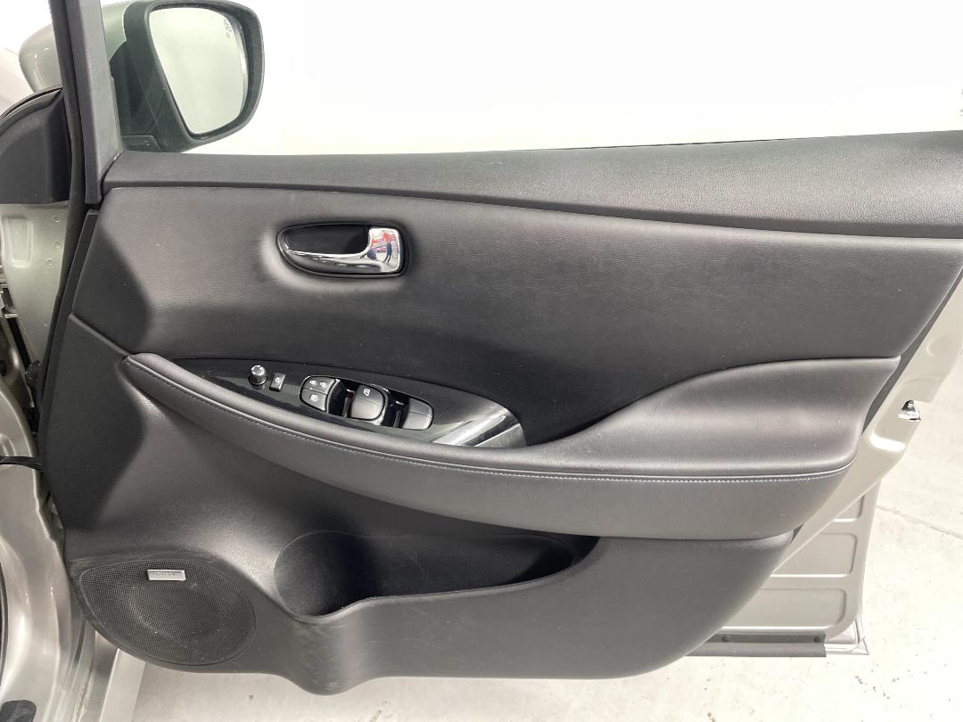 Photo '15' of Nissan Leaf