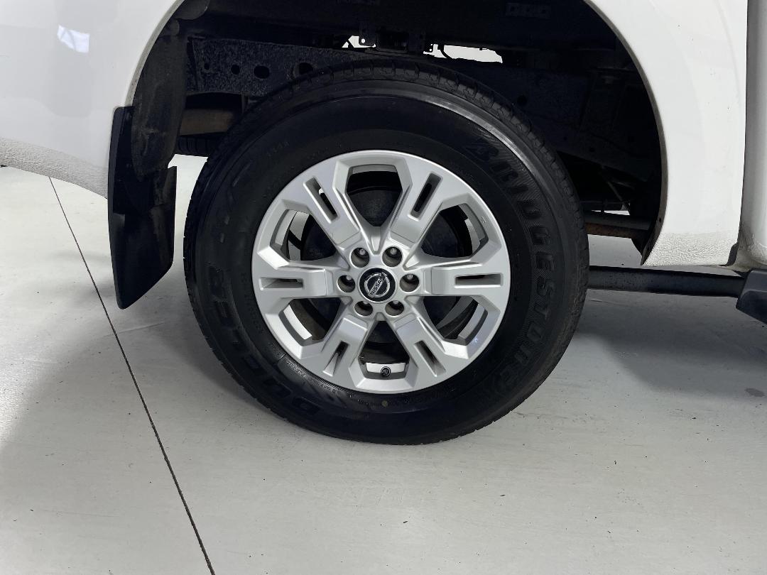 Photo '12' of Nissan Navara