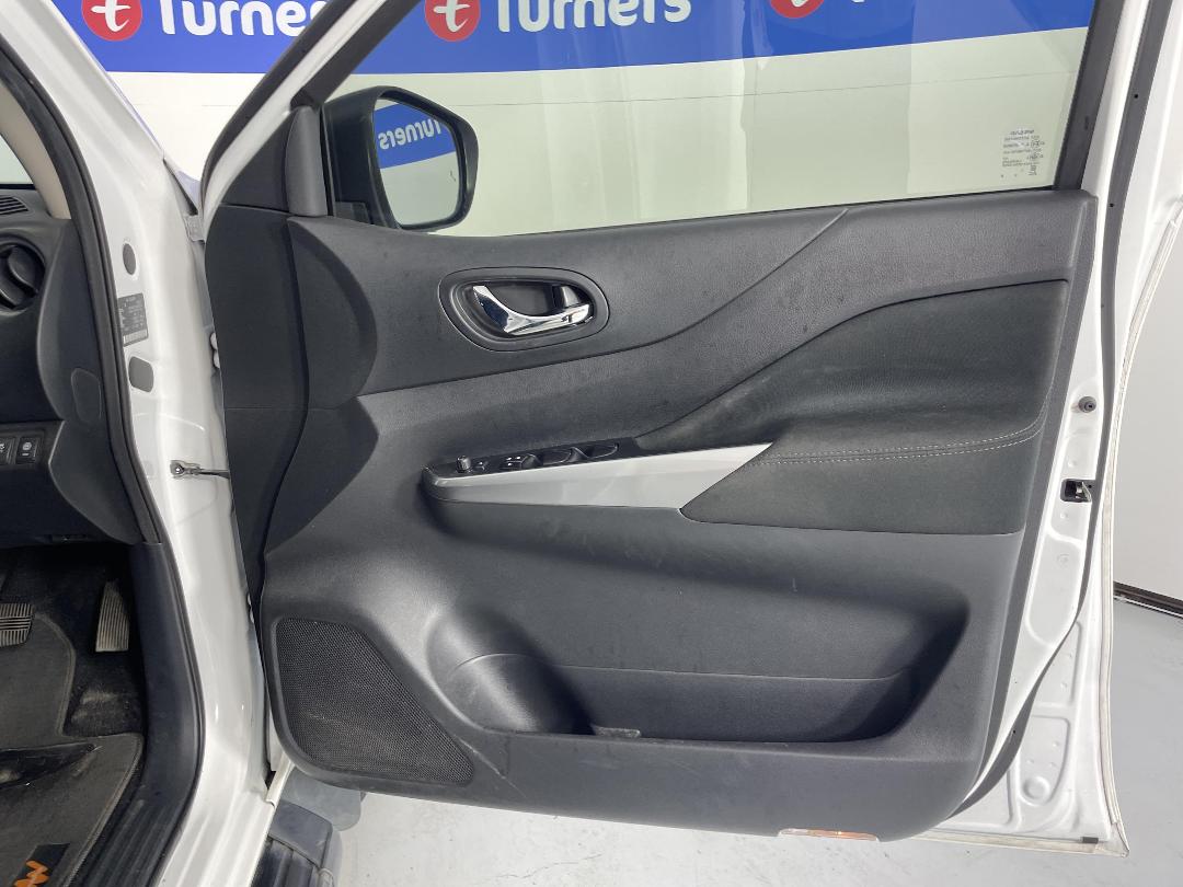 Photo '15' of Nissan Navara