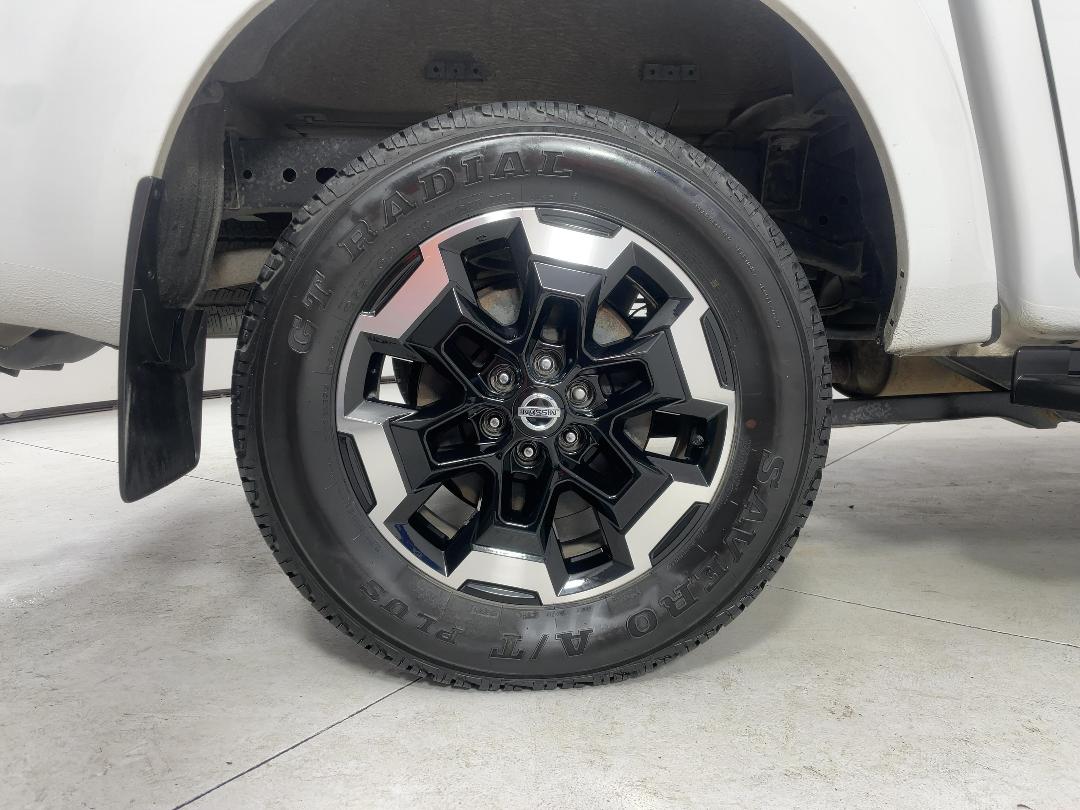 Photo '12' of Nissan Navara