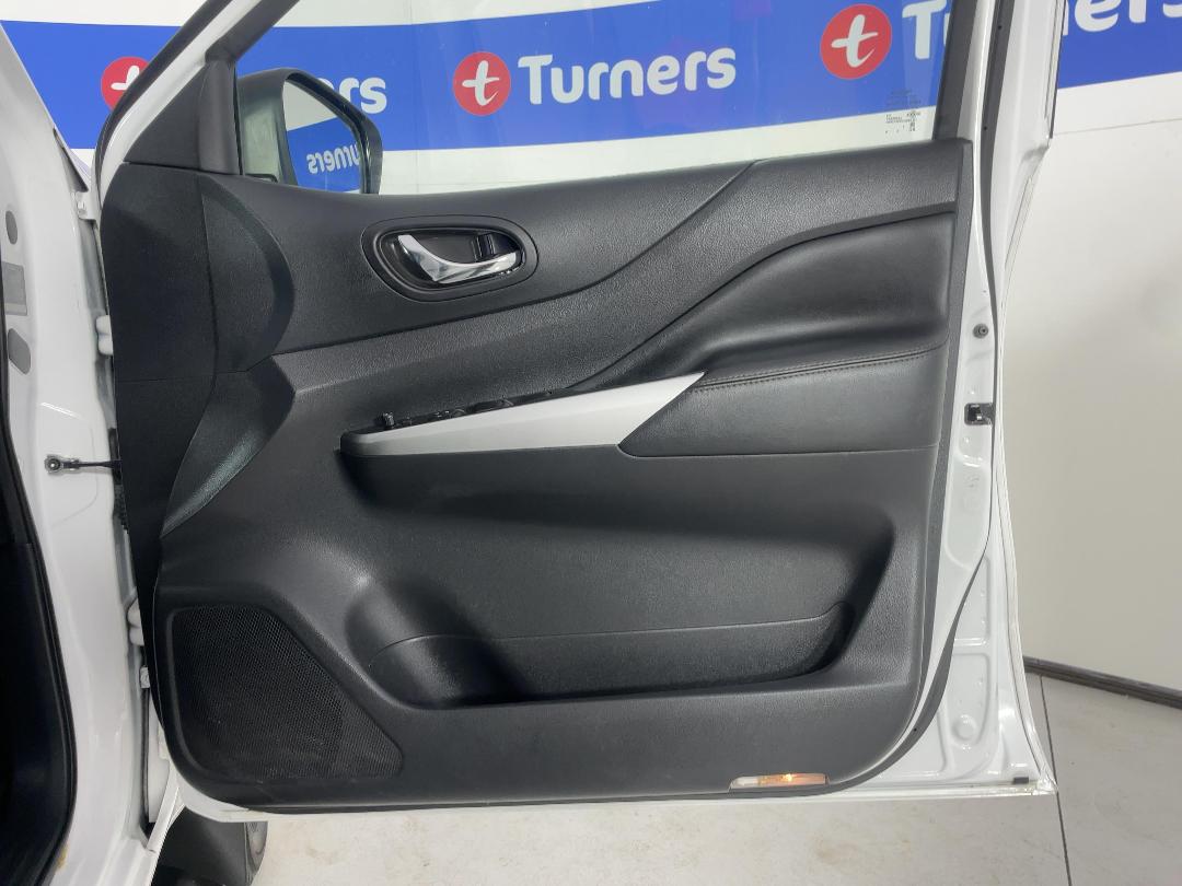 Photo '15' of Nissan Navara