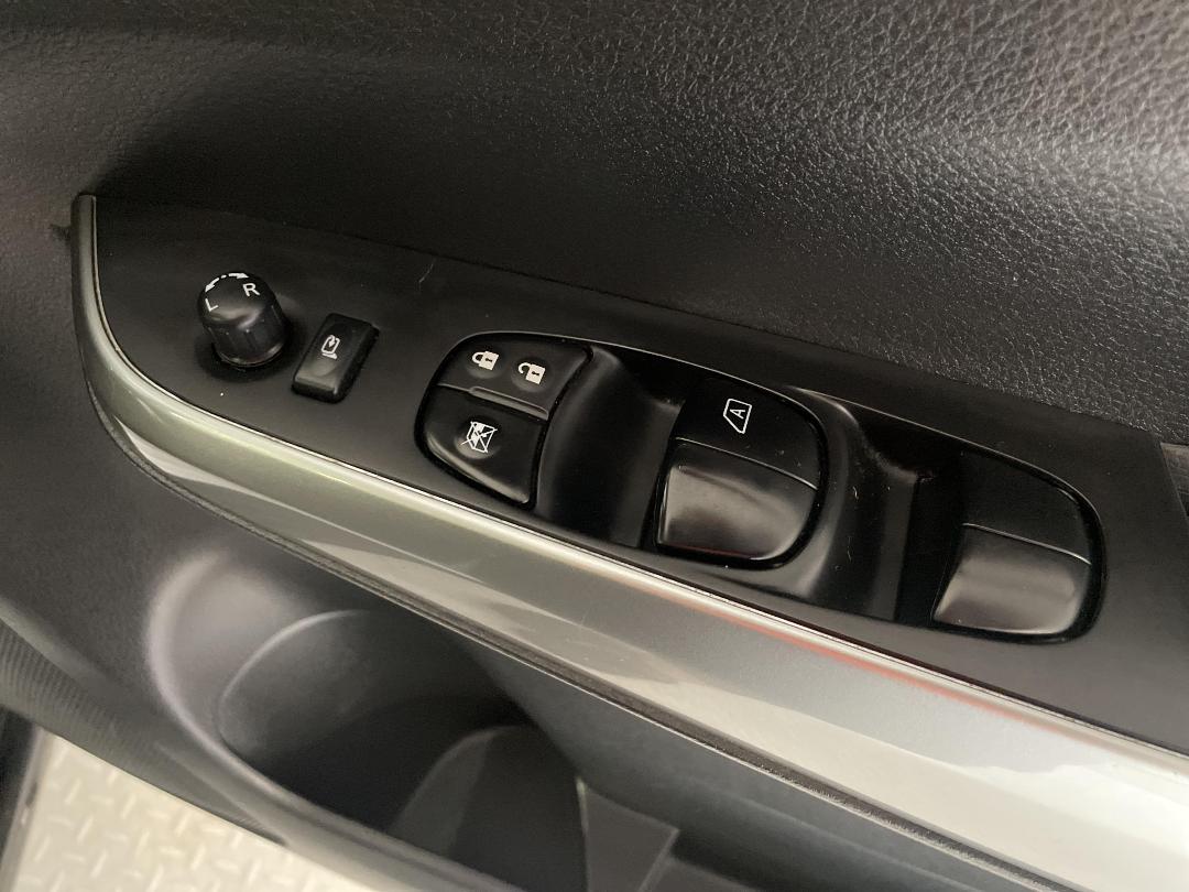 Photo '24' of Nissan Navara Photo '24' of Nissan Navara