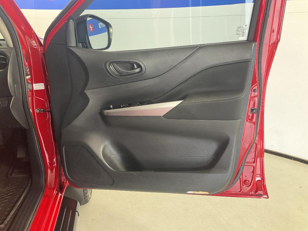 Photo '15' of Nissan Navara