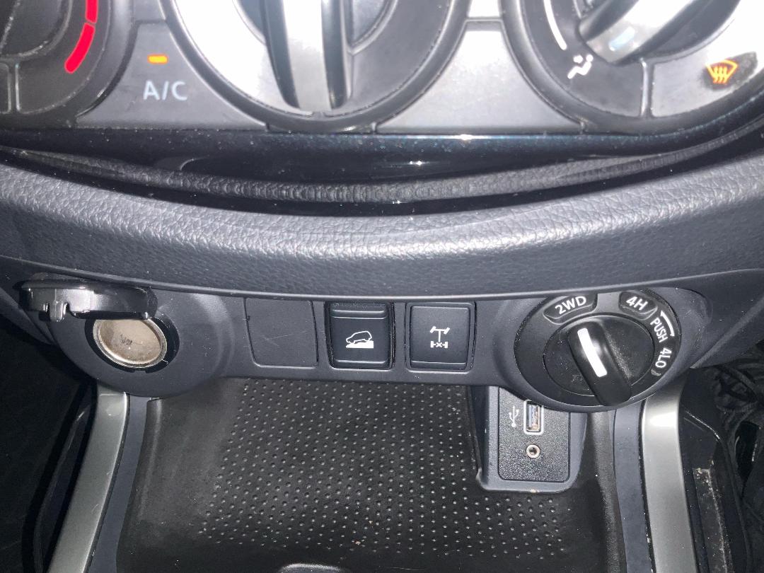 Photo '27' of Nissan Navara