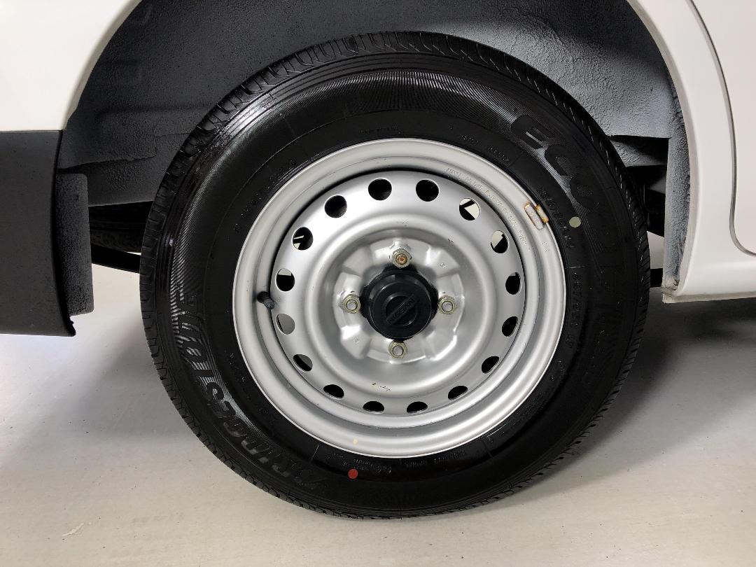 Photo '12' of Nissan NV200