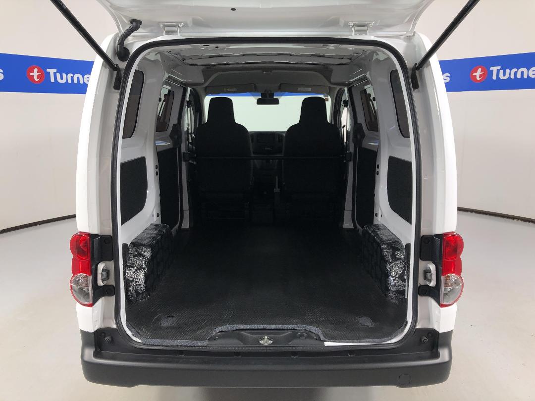 Photo '14' of Nissan NV200