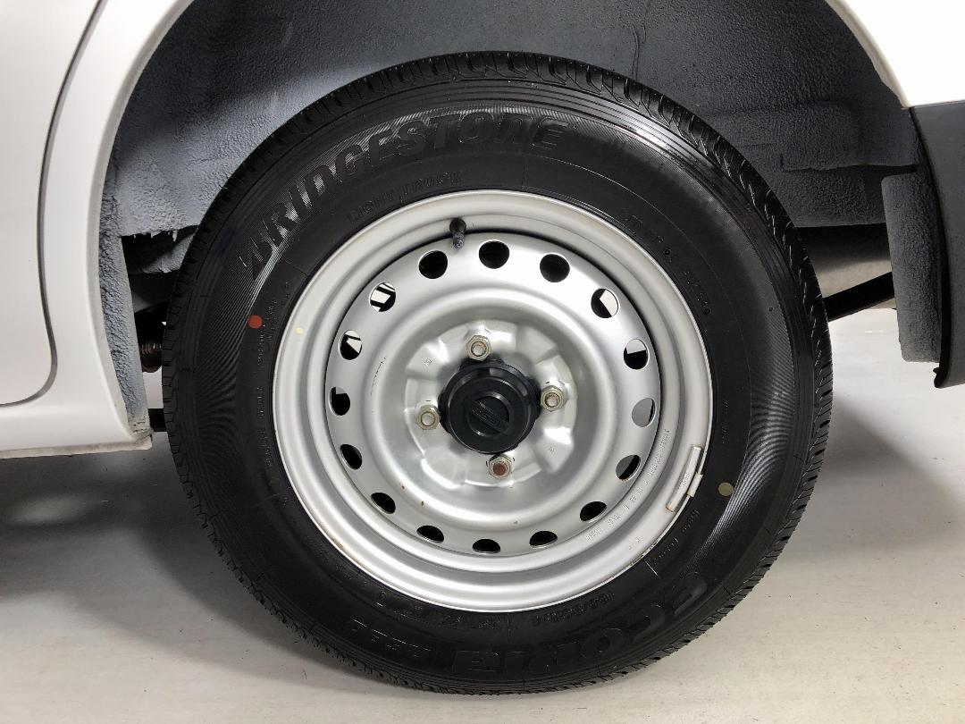 Photo '11' of Nissan NV200