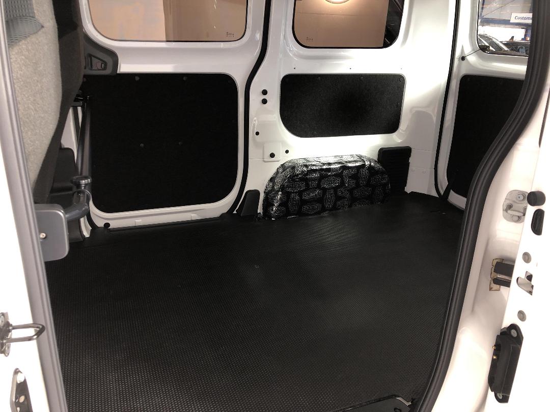 Photo '20' of Nissan NV200