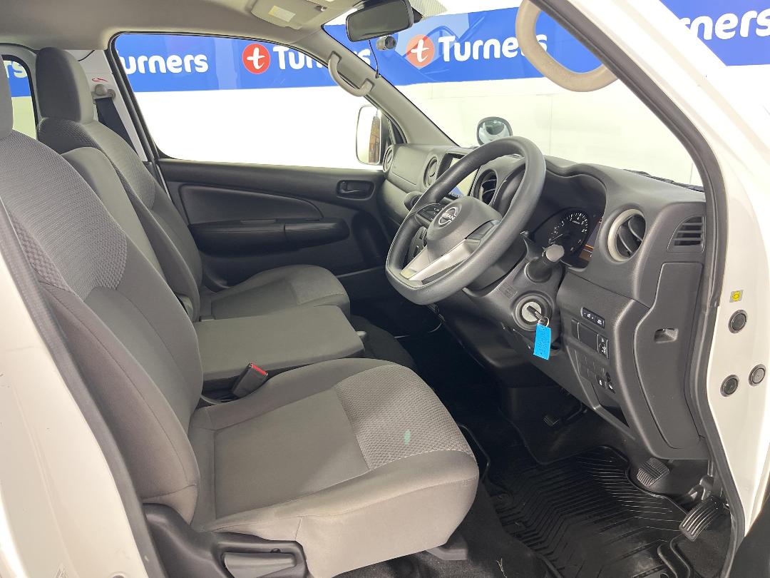 Photo '16' of Nissan NV350