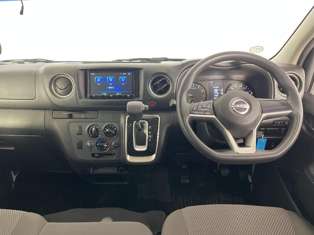 Photo '17' of Nissan NV350