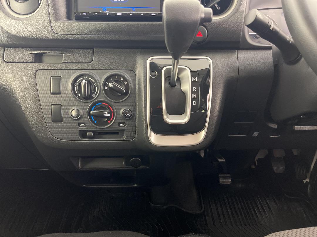 Photo '18' of Nissan NV350